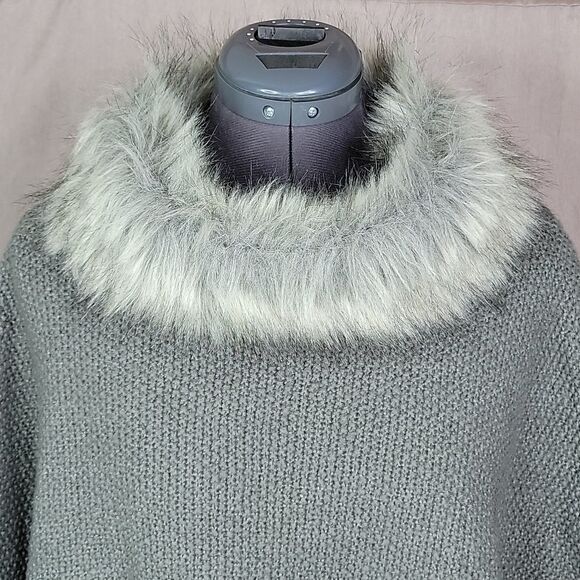 **MIXIT Faux Fur Oversized Cape Sweater OS - Picture 2 of 8